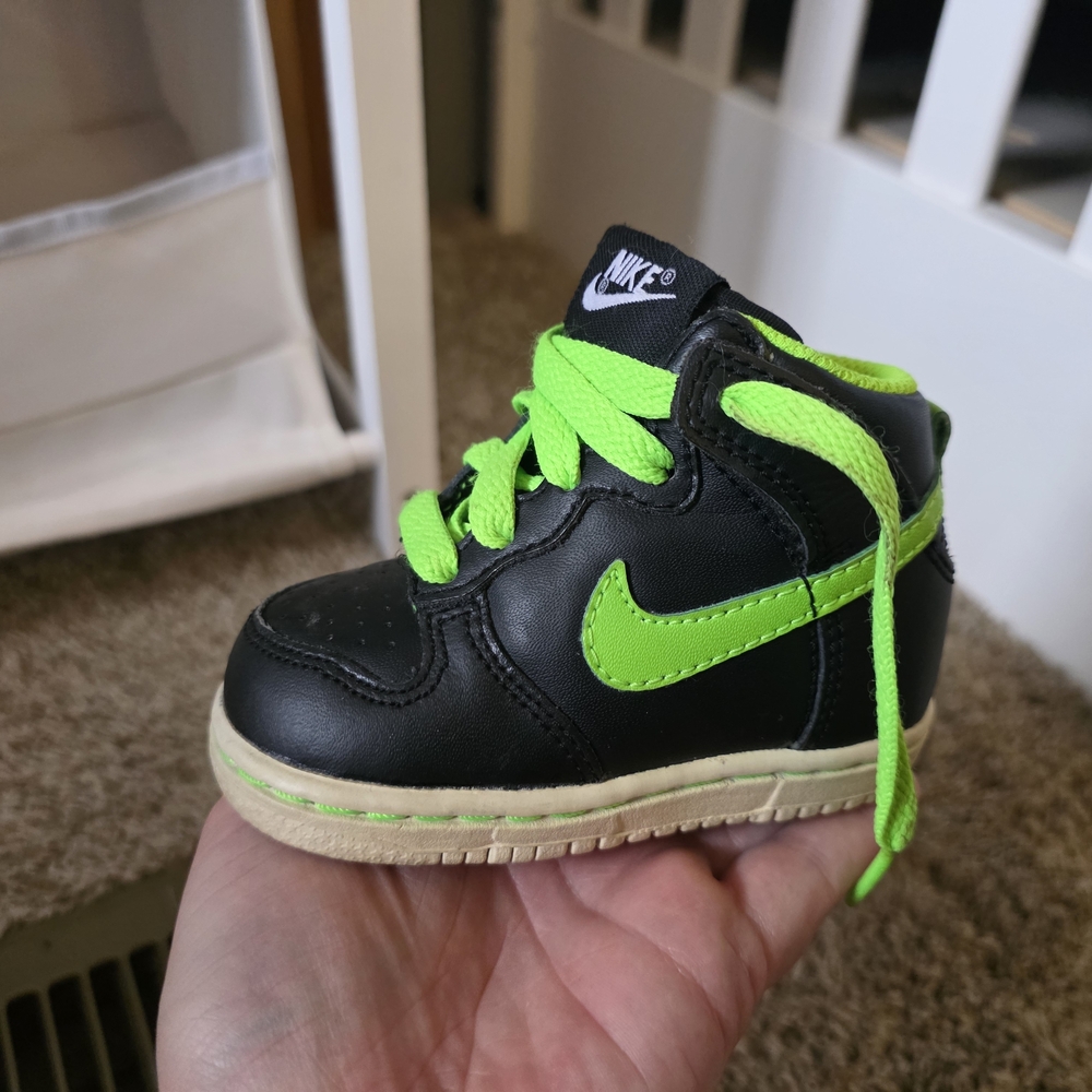 Nike Kids Black and Green Sneakers
